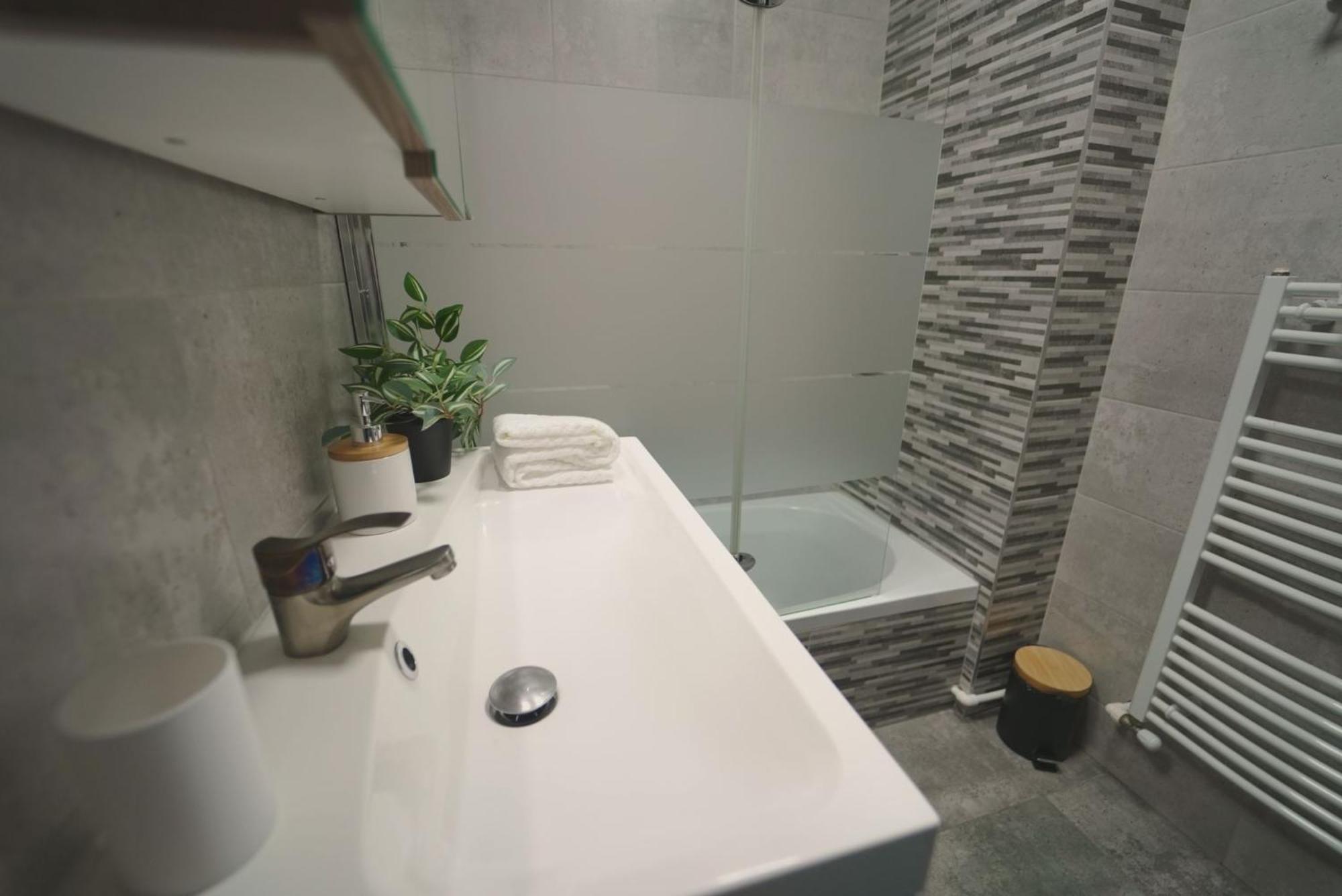 Luxury Apartament Ultracentral Of Suceava Esplanada Esterno foto